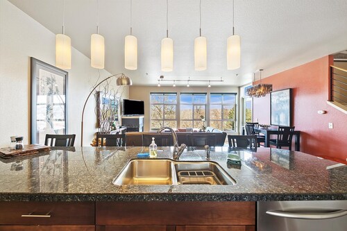 #HabitueHomes - The Zen Den - Downtown Living!