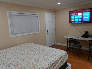 2 bedrooms, internet, bed sheets