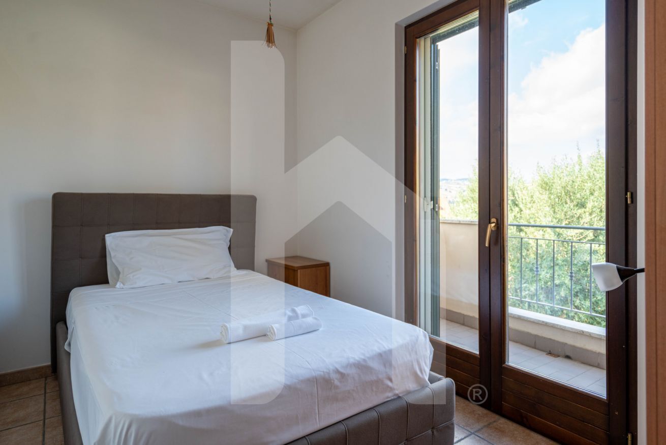 5 bedrooms, WiFi, bed sheets