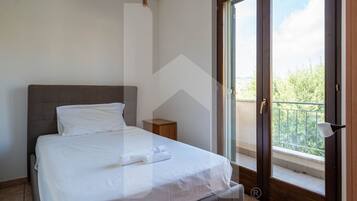 5 bedrooms, WiFi, bed sheets