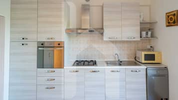 Réfrigérateur, four, plaque de cuisson, lave-vaisselle