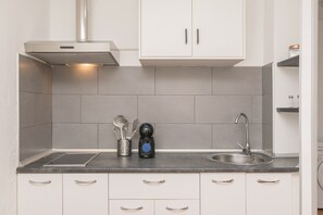 冰箱、微波炉、炉灶、茶具/咖啡用具