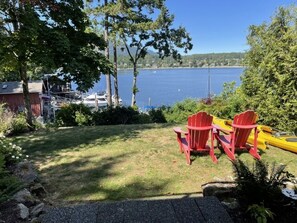 Property grounds - 1 Bdrm Oceanfront B&B w ocean views and easy ocean access. Great for couple. (North Saanich)