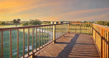 Luxury Glamping Yurt on 1 acre!