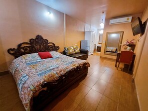 Desk, free WiFi - Ruennakornin (Bang Kruai)