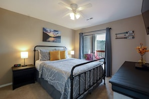 4 bedrooms, iron/ironing board, travel cot, free WiFi - 4BR Sister Condos | Lakeview | Sleeps 12 Guests (Branson)