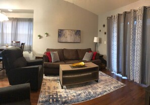 Smart TV, fireplace - 4BR Sister Condos | Lakeview | Sleeps 12 Guests (Branson)