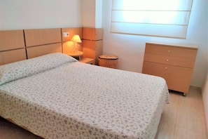2 bedrooms, free Internet - ACV - Costa Azahar II-2ª Línea Planta 3 Norte (Oropesa del Mar)