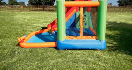 Home Way Studio Sleeps 2 with Garden