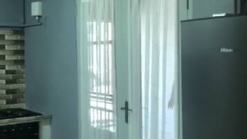 Réfrigérateur, micro-ondes, four, grille-pain