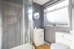 Bruser, hårtørrer, håndklæder