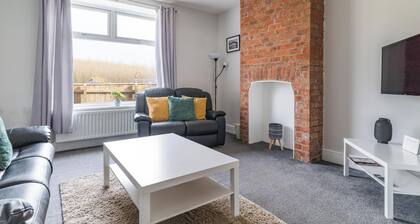 East House-Sleeps 5-Pet friendly-Garden-Parking
