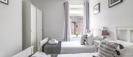 3 dormitorios, tabla de planchar con plancha, wifi y ropa de cama