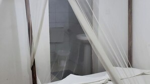 Shower, towels - 2 Bed House - Sleeps 4 - Pool - Garden - Parking (Diani Beach kenya)