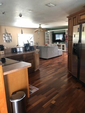 Interior - Gorgeous Pool house 5 min from the beach, shopping and restaurants I (Venice)