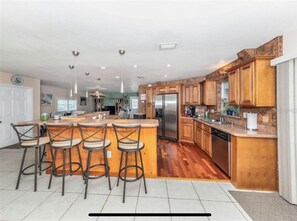 Fridge, microwave, oven, stovetop - Gorgeous Pool house 5 min from the beach, shopping and restaurants I (Venice)