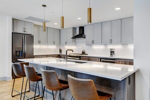 Fridge, microwave, oven, stovetop - Luxury Condo 1308 I Private Hot Tub I AC I Great Views I Best Price I Discounted Attractions (Winter Park)