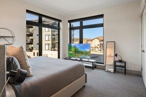 3 habitaciones, tabla de planchar con plancha y cuna de viaje 