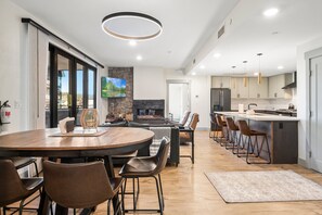 Dining - Luxury Condo 1308 I Private Hot Tub I AC I Great Views I Best Price I Discounted Attractions (Winter Park)