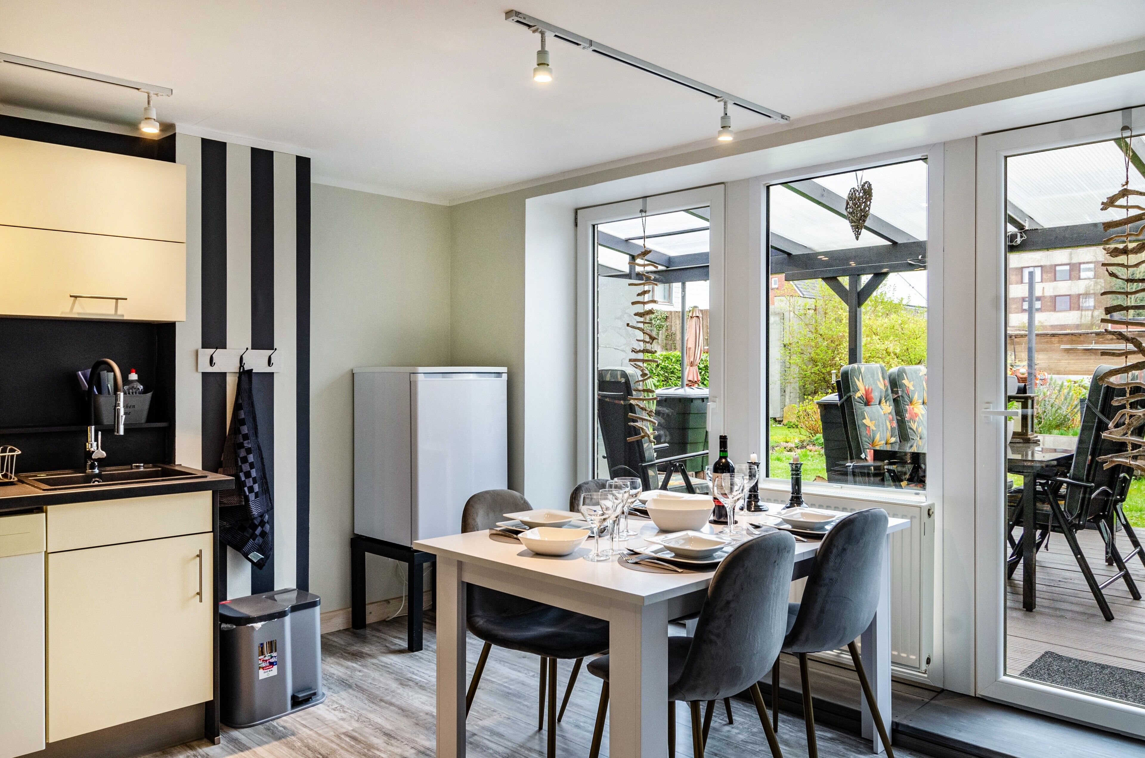 Geladeira, micro-ondas, fogão, cooktop