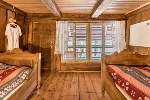 9 makuuhuonetta, silitysrauta/-lauta, ilmainen Wi-Fi, vuodevaatteet