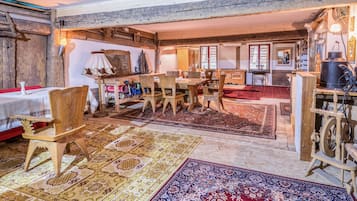9 bedrooms, iron/ironing board, free WiFi, bed sheets