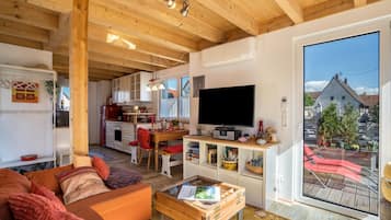 Flat-screen TV, stereo