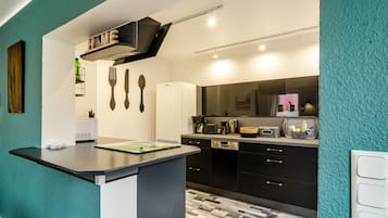 Fridge, microwave, oven, stovetop