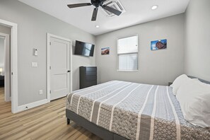 2 室のベッドルーム、旅行用ベビーベッド、WiFi (無料)、ベッドシーツ