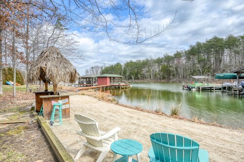 Lakefront home with private hot tub, dock, grill, game room, lake views & kayaks