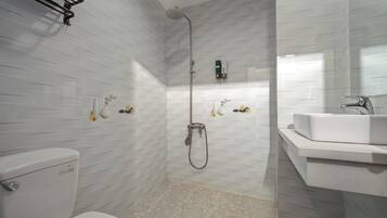 Deluxe Quadruple Room | Bathroom | Shower, hydromassage showerhead, designer toiletries, hair dryer