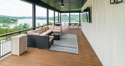 New Norris Lake Home with Private Heated Saltwater Pool and Hot Tub in Deerfield