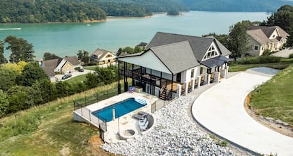 Norris Lake Home with Heated Saltwater Pool and Hot Tub in Deerfield