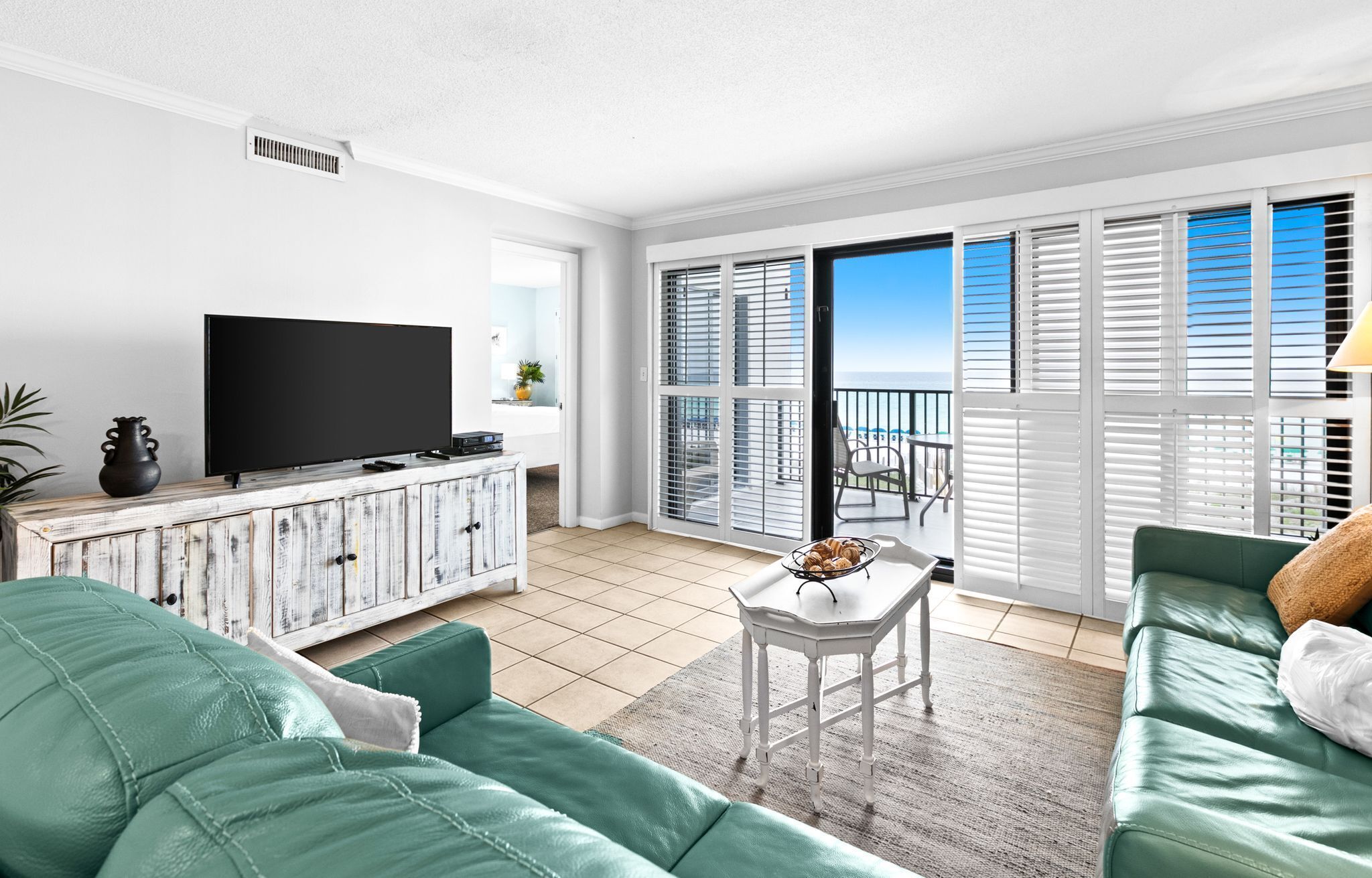 Eerald Towers Unit 302, Hosted By Scenic Stays!