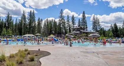 Spacious retreat 4BR | AC, SHARC, Hot Tub, Games, Grill, Pets, Fireplace