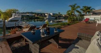 Hosts on the Coast Boost Morale on the Canal