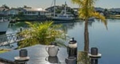 Hosts on the Coast Boost Morale on the Canal