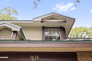Exterior detail - Reduced Price, Beautiful 2/2 Condo 3 Miles to Honeymoon Island Beach and Caladesi Island (Palm Harbor)