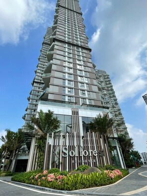 A high-rise building with a modern design, featuring multiple balconies and a prominent entrance with a sign reading "Solforse Residences". - Friendly House QMP - Ecopark (Van Giang)