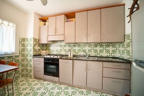 Kühlschrank, Ofen, Geschirrspüler