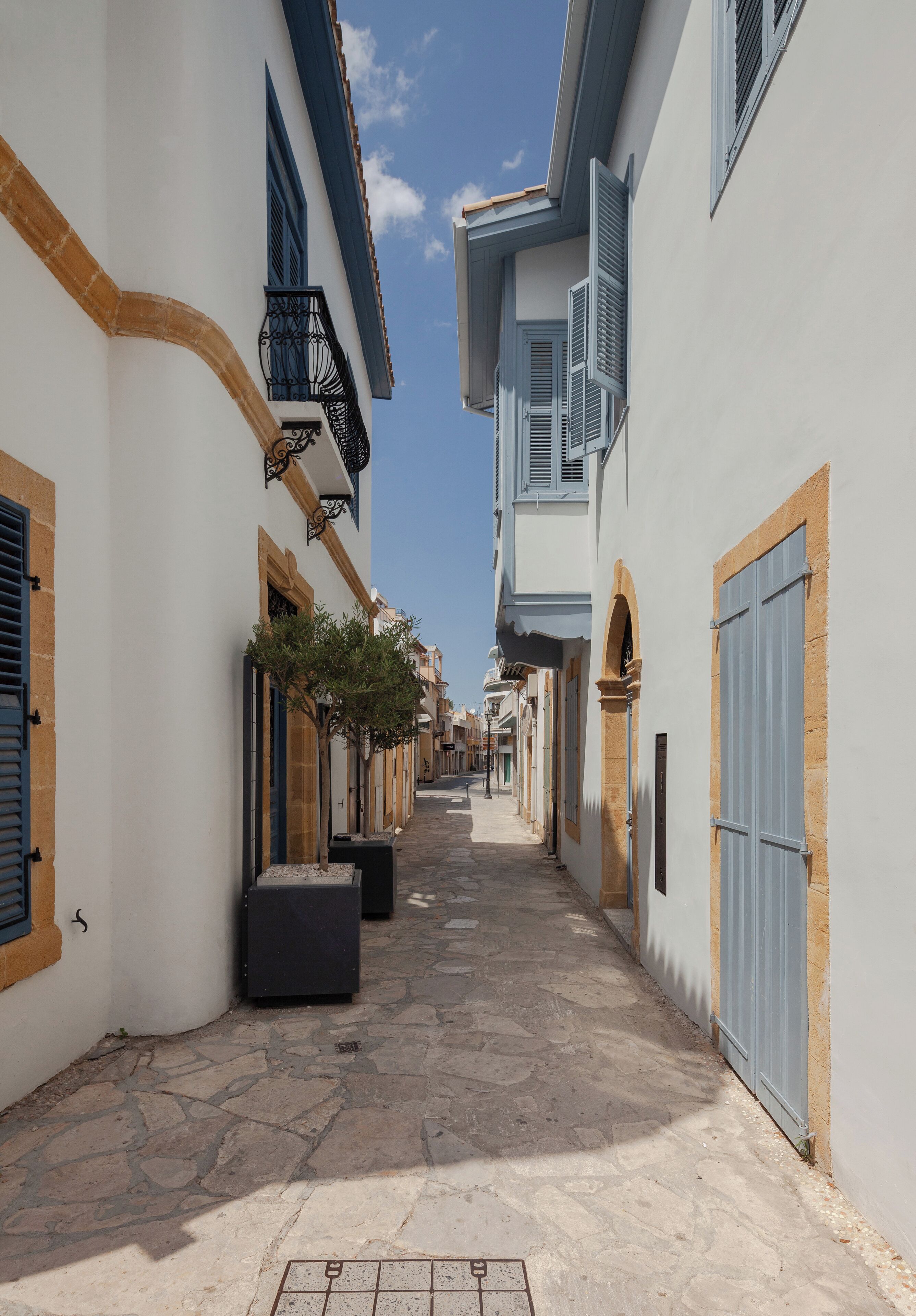 Vista frontal de la propiedad