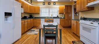 Tranquility in the Mountains with Views Galore!