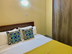 1 habitación, tabla de planchar con plancha, wifi gratis y ropa de cama