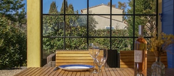 Villa in small domain with pool and tenniscourt