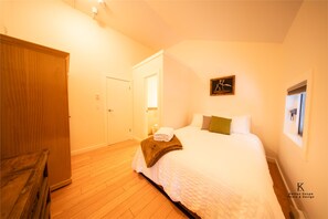 7 Schlafzimmer, Reisekinderbett, WLAN, Bettwäsche