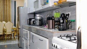 Full-size fridge, microwave, oven, dishwasher - Greenlight Apartments  (Zanzibar Town)