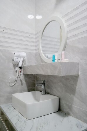 Appartement Luxe | Salle de bain | Chaussons