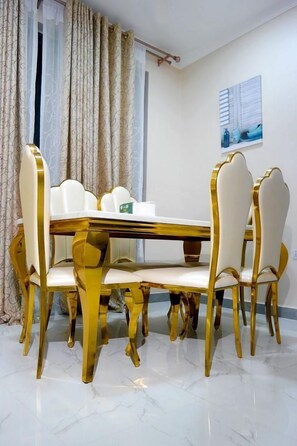 Restauration dans la chambre