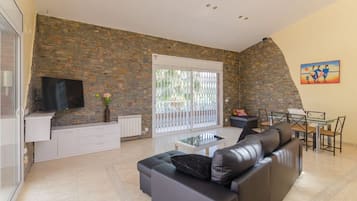 Een smart-tv en een dvd-speler