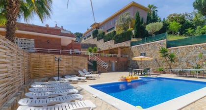 Club Villamar - Detached Spanish style holiday villa with private pool, 2 independent sections, m...